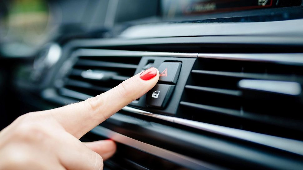 Ai oprit mașina pe avarii, dar fără motiv? Iată ce amendă riști să primești