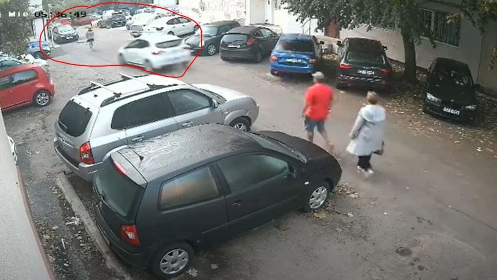 Scene șocante pe o stradă din Constanța. O femeie a fost spulberată cu mașina de fostul concubin VIDEO