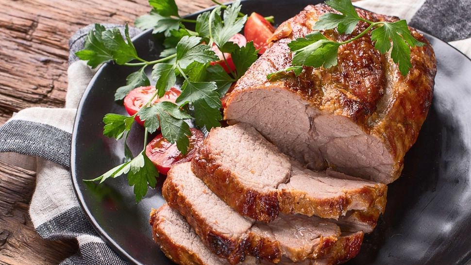 Friptură din ceafă de porc la cuptor, fragedă și suculentă. Rețeta ideală pentru mesele în familie