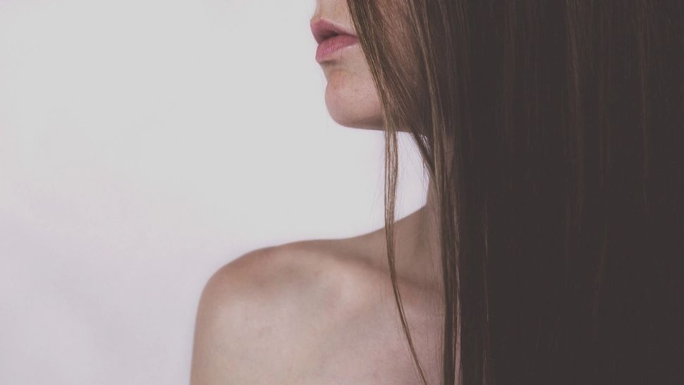 Noul trend de pe TikTok: Femeile își tund părul pentru a încheia relațiile toxice