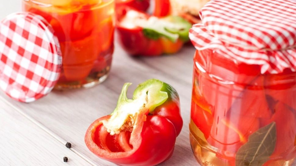 Ingredientul secret pentru cei mai buni gogoșari murați. Trucul pe care puține gospodine îl cunosc