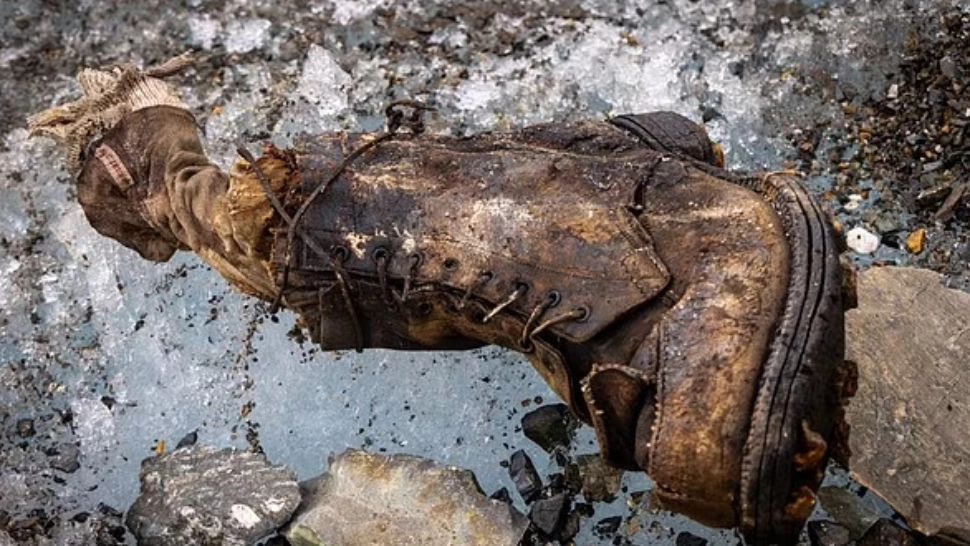 Rămășițele unui alpinist mort pe Everest, descoperite după 100 de ani. Cum a fost identificat? - FOTO