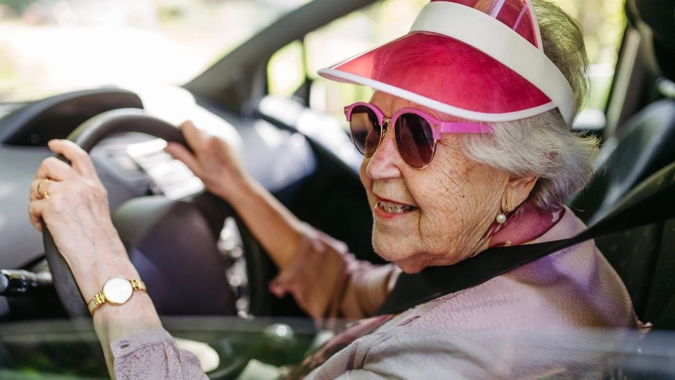 Sunt șoferii în vârstă cu adevărat mai periculoși la volan? Mai au cei peste 70 de ani abilitățile necesare?