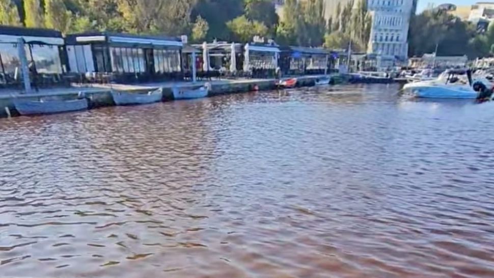 Marea Neagră a devenit sângerie, peste noapte! Ce spun biologii despre algele fluorescente - VIDEO