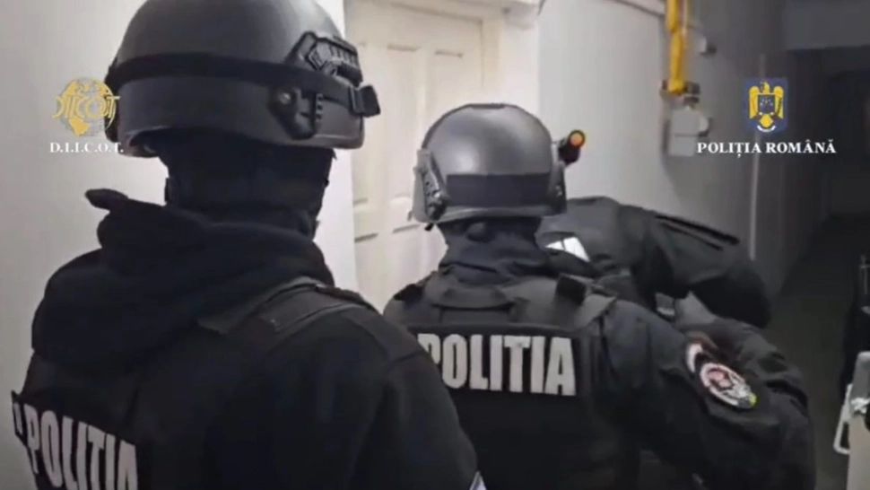 Val de descinderi ale MASCAȚILOR, în operațiunea "Ziua Z". Oamenii legii fac peste 120 de percheziții la traficanți de droguri și contrabandiști- VIDEO