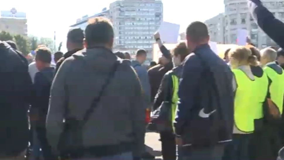 Sute de mineri protestează în fața guvernului față de legea pensiilor. Sindicaliștii acuză că veniturile au scăzut cu până la 50%