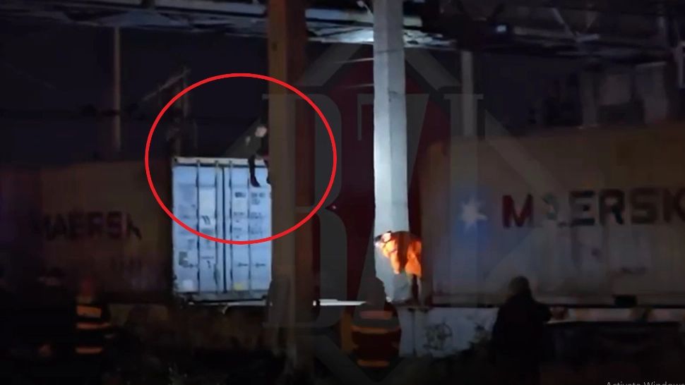 Accident șocant la Iași. Un minor s-a electrocutat pe un vagon de tren. Deși avea răni grave, a refuzat să coboare –FOTO/VIDEO