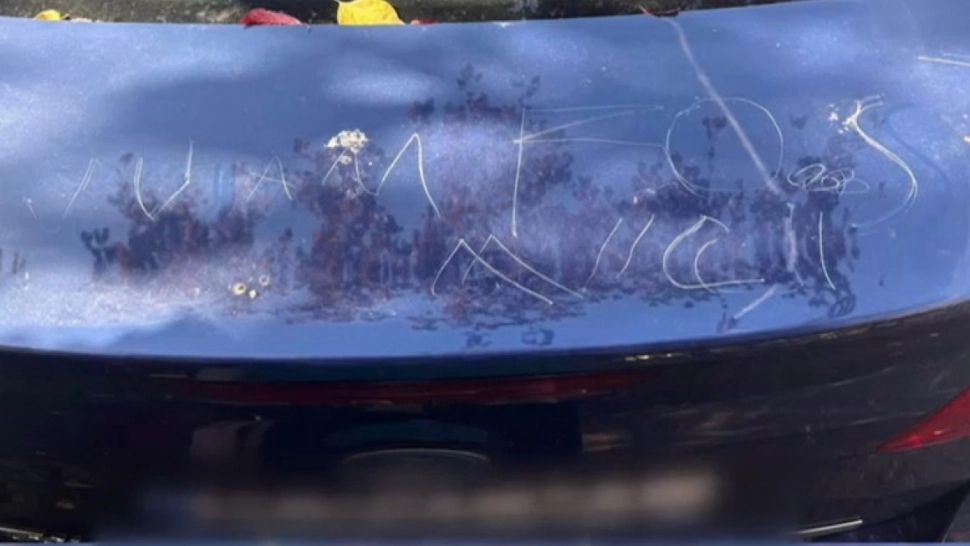 Act de vandalism bizar. Mesajul zgâriat pe mai multe mașini în București, lângă Palatul Copiilor - ce spune Poliția