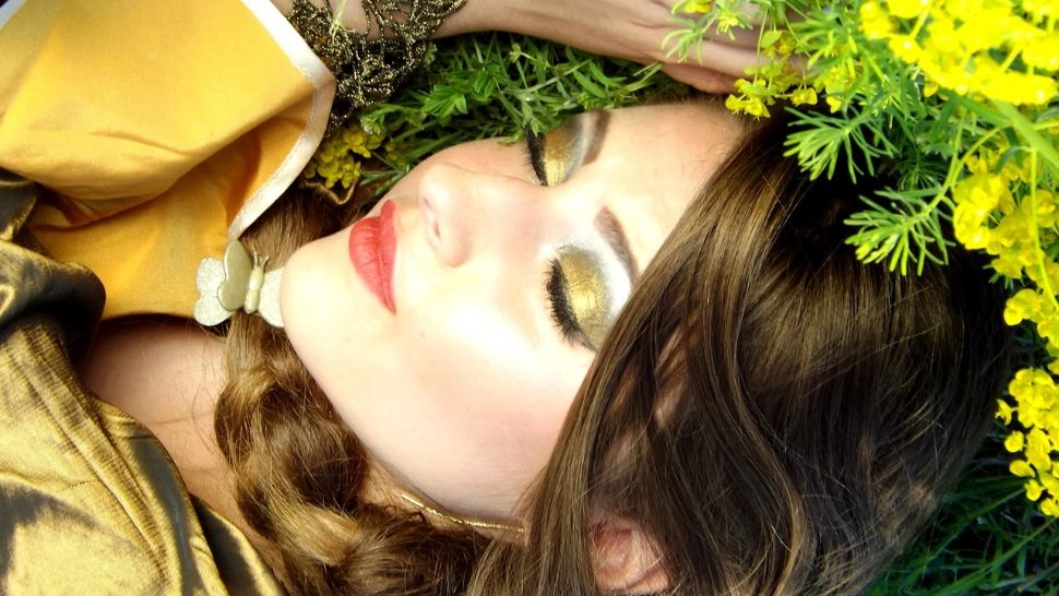 Planta minune pentru un păr sănătos şi un scalp fără mătreaţă. Tratament în patru paşi