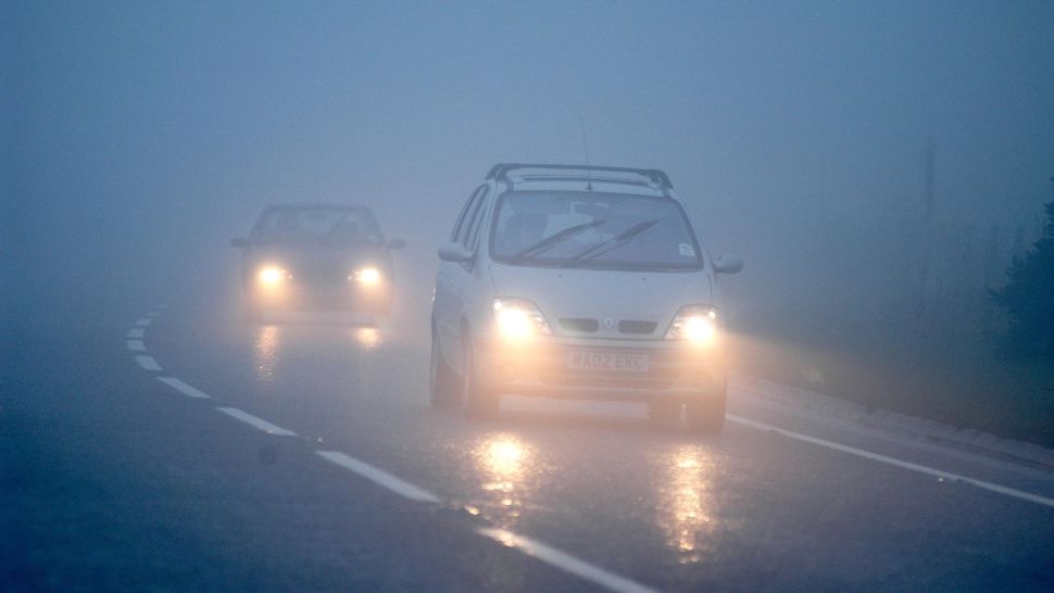 Trei județe din țară, sub Cod galben de ceaţă densă, miercuri dimineaţa. Pericol în trafic pentru șoferi