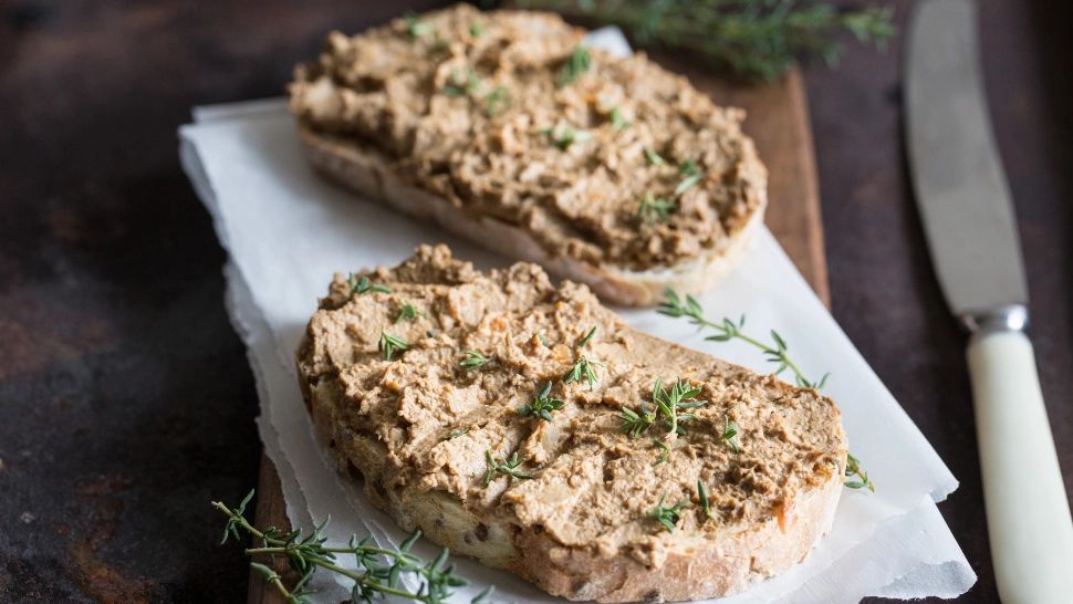 Pateu de pui făcut în casă. Ingredientul neașteptat care îi conferă gustul deosebit și intens