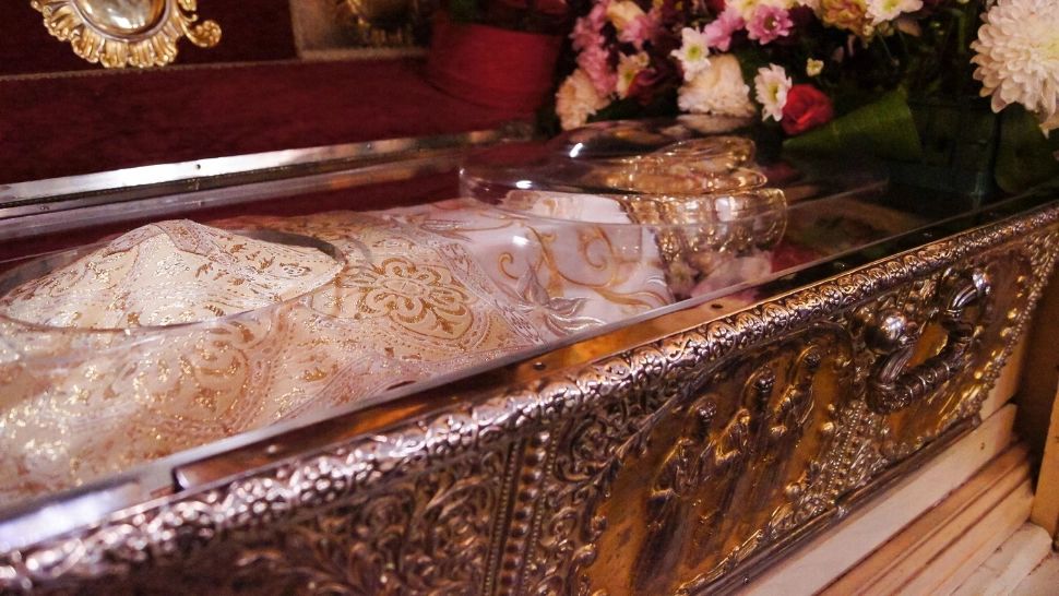 Peste 8.000 de pelerini s-au închinat azi la racla cu moaştele Sf. Cuvioase Parascheva, timpul de aşteptare fiind de circa cinci ore