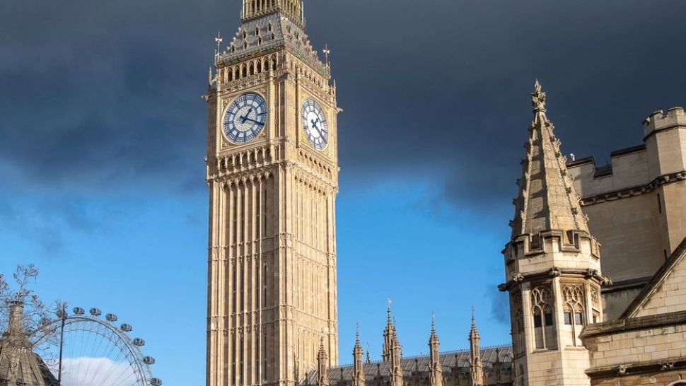 Furtuni APOCALIPTICE anunțate din eroare de aplicația meteo a BBC. Panică în rândul britanicilor