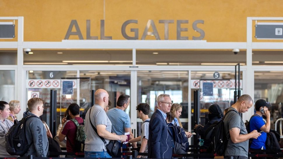 De la 1 octombrie, România îndeplinește toate condițiile pentru Visa Waiver. De când ar putea călători românii fără viză în SUA? - VIDEO