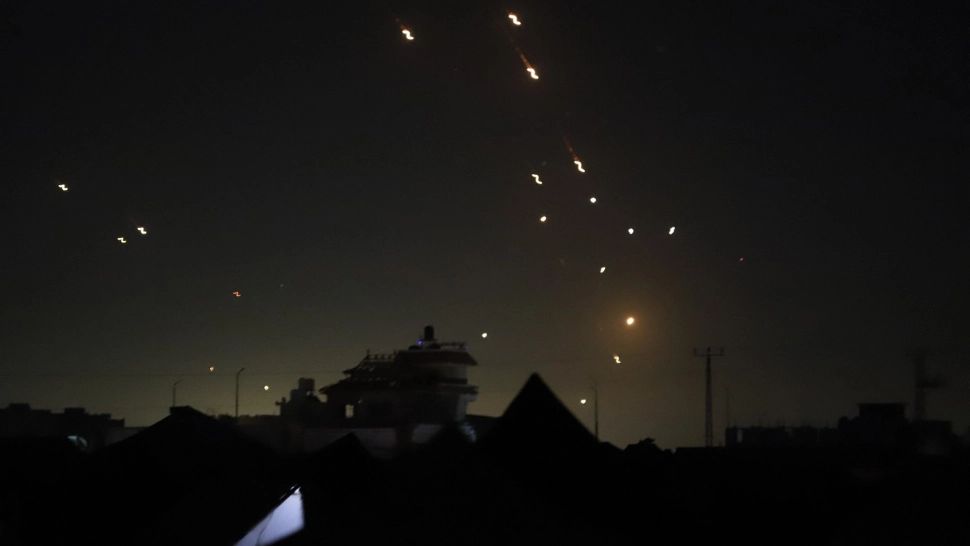 De ce a lansat Iranul un ATAC atât de puternic asupra Israelului și cum a reușit "Domul de Fier" să doboare marea majoritate a rachetelor. Informații din culisele operațiunii