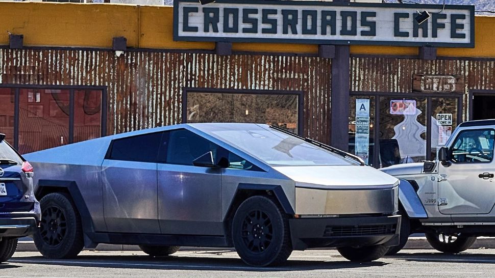 Alertă Tesla, zeci de mii de autoturisme rechemate în service. Sunt probleme la modelul preferat al lui Ramzan Kadîrov