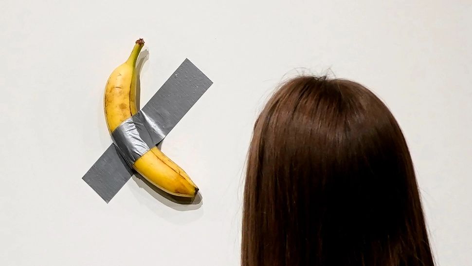 Un milion de dolari pentru "opera de artă" banană lipită pe perete cu banda izolatoare