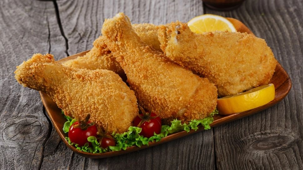 Pulpe de pui pane. Un preparat perfect pentru prânz sau cină. Cum îl prepari