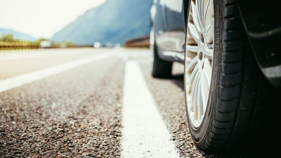 Care e presiunea corectă în anvelope când temperatura scade brusc