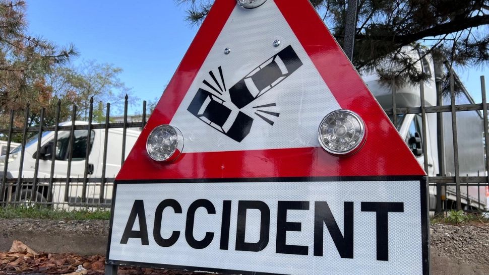 Accident lângă Aeroportul Sibiu. Doi copii și un bărbat au ajuns la spital cu răni grave