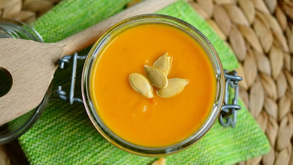 Supă cremă de dovleac. O mâncare de sezon. Hrănitoare și foarte gustoasă