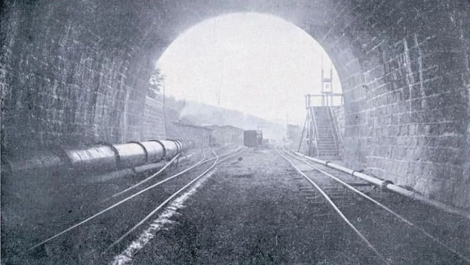 Secretele tunelurilor vechi de 130 de ani care leagă două orașe din România. Acum zac abandonate, și doar aventurierii mai trec pe acolo