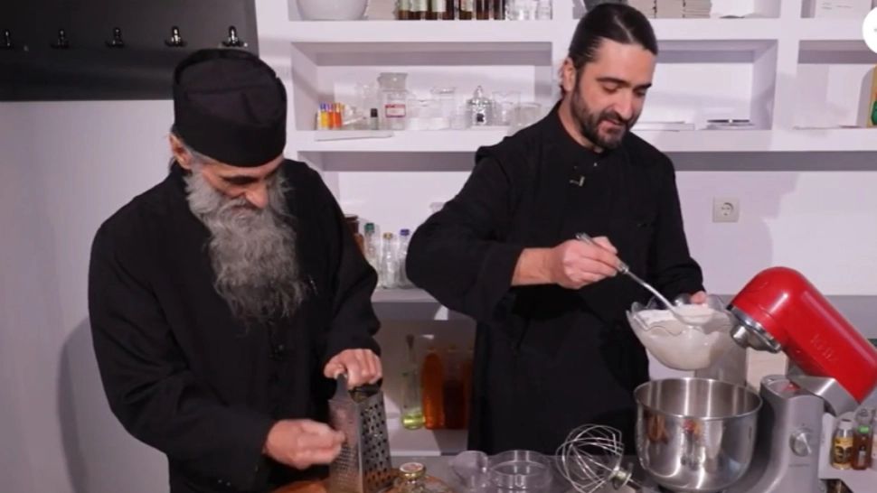 Untul cu propolis, medicamentul călugăresc pe pâine. Părinții îl folosesc pentru sănătatea inimii și sporirea imunității