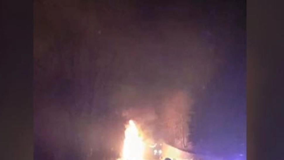 Trafic blocat pe DN1, între Predeal și Azuga. Un camion a luat foc - VIDEO