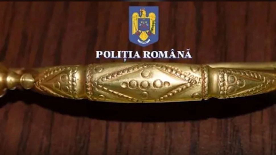 Broșă din aur din patrimoniul cultural, pusă la vânzare pe internet! Valorează 30.000 de euro