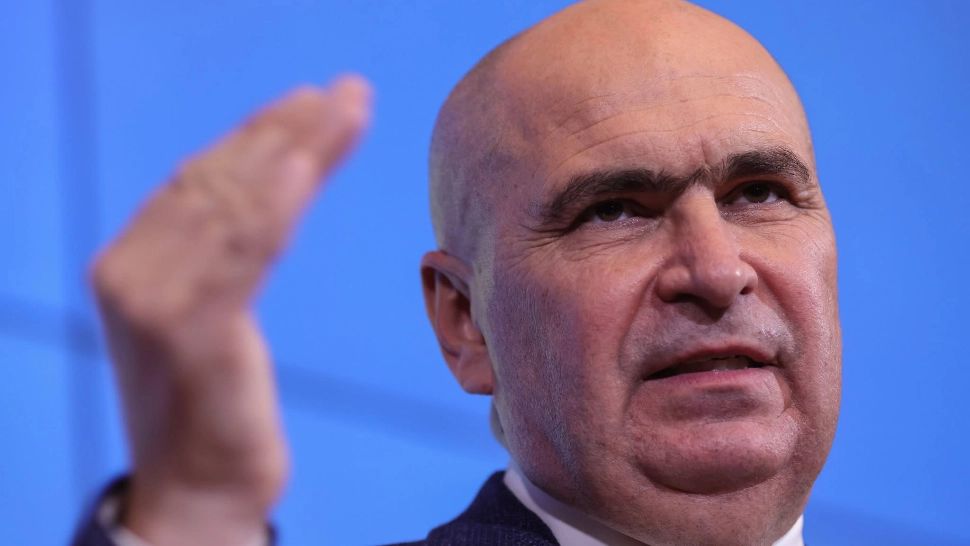 Cum dirijează Ilie Bolojan "spectacolul cătușelor". Omul de la Oradea orchestrează probleme penale tuturor liberalilor care i se opun, cu sprijinul lui Kovesi