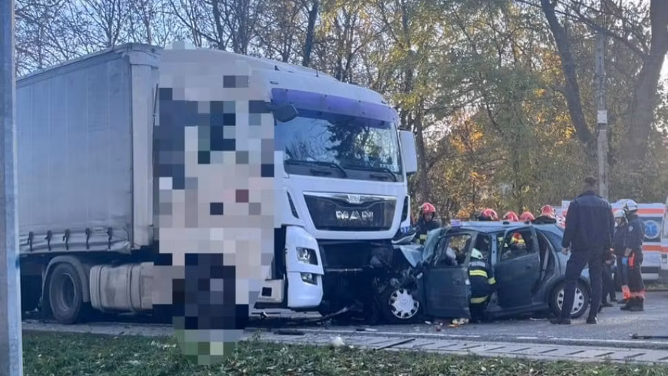 Accident rutier CUMPLIT pe DN 15. 4 oameni au murit după coliziunea dintre un TIR și un autoturism
