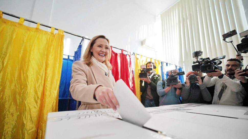 Alegeri prezidențiale 2024. Elena Lasconi, la ieşirea de la urne: Am votat cu încredere că vom avea o Românie pentru toți  