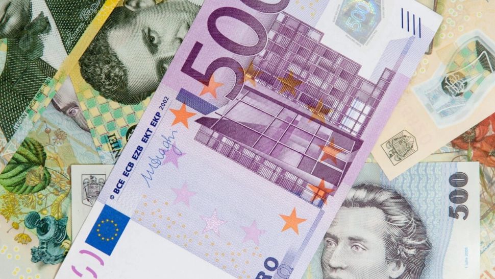 Milioane de români vor fi loviți de prăbușirea unei monede. Prăbușire la cel mai scăzut nivel din ultimii 2 ani. Ce spun specialiștii