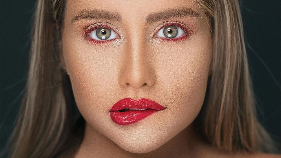 Ce înseamnă când interlocutorul își mușcă buzele în timpul conversației. Este un semn clar. Ce vrea să-ți transmită, conform comunicării non-verbale