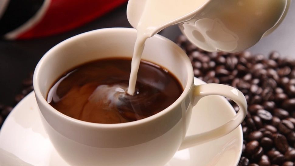 10 ingrediente pe care le poți pune în cafea pentru a-i îmbunătăți gustul. O va transforma într-un adevărat deliciu sănătos cu care să îți începi diminețile