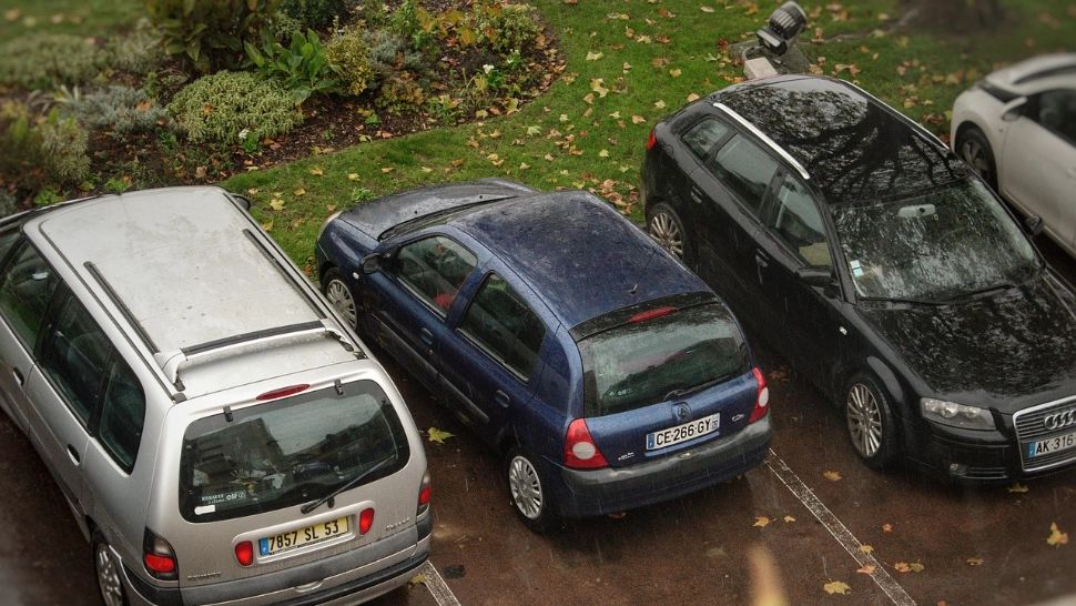 Cum poți obține parcare gratuită în București. Sfaturi pentru a evita ridicarea mașinii 