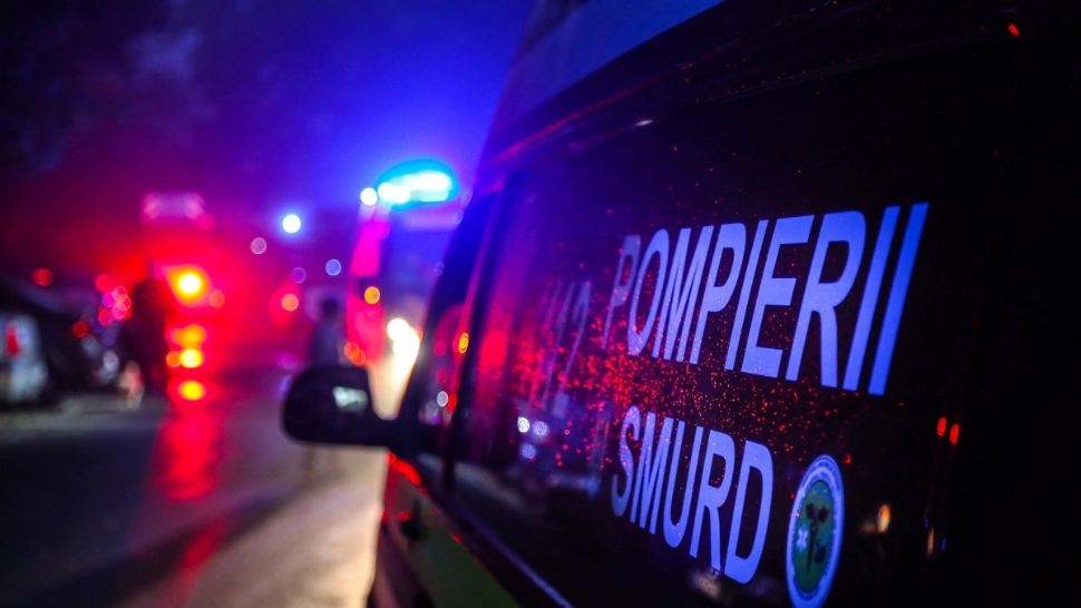 Incendiu puternic în Dolj. O locuință a fost mistuită de flăcări în urma exploziei unei butelii de gaz - 70 de persoane, evacuate