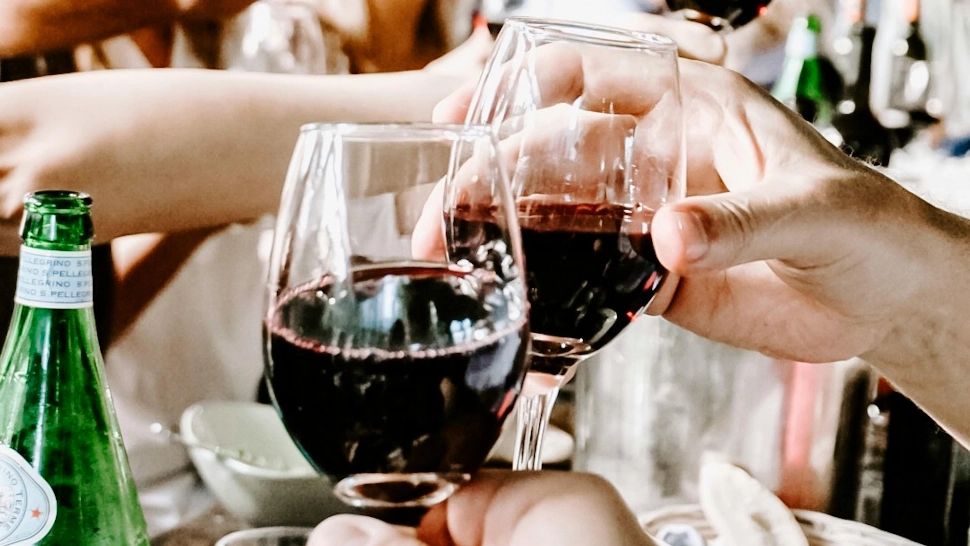 Cum trebuie să te comporți atunci când mergi într-o vizită. Multă lume nu știe asta. Ce spune Codul Bunelor Maniere