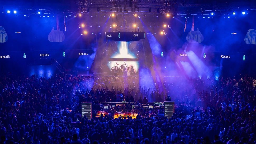  10 ani de IQOS sărbătoriți în România. Show memorabil la Romexpo