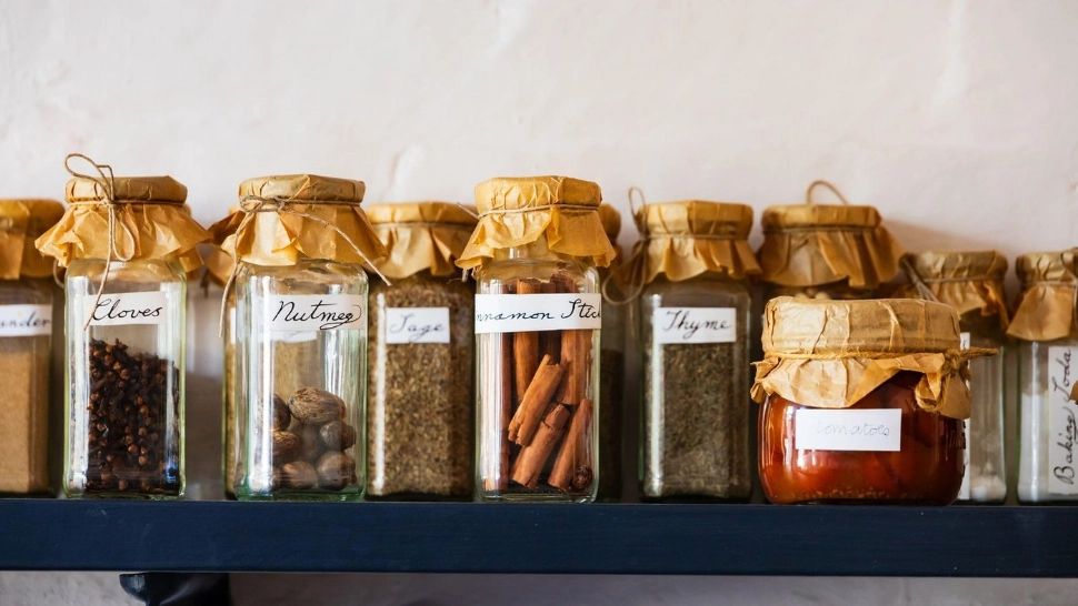 Condimentul din bucătărie pe care mulți îl folosesc fără să știe că provoacă halucinații 