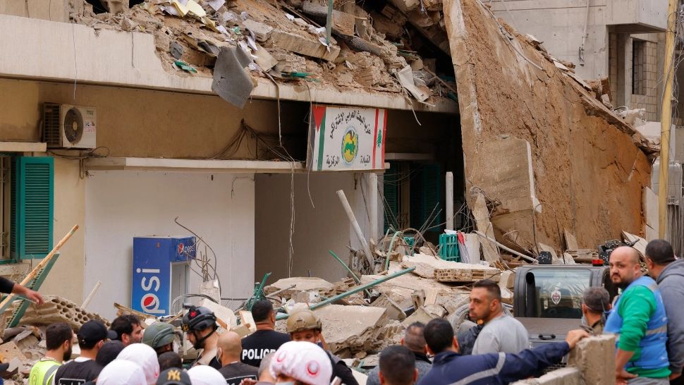 Șeful propagandei Hezbollah, UCIS într-un atac israelian care a lovit o clădire din centrul Beirutului - SURSE