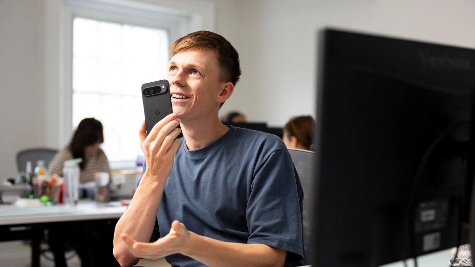 Cum își dai seama dacă telefonul tău îți ascultă convorbirile? Oricine o poate face, nu e nevoie să fi expert