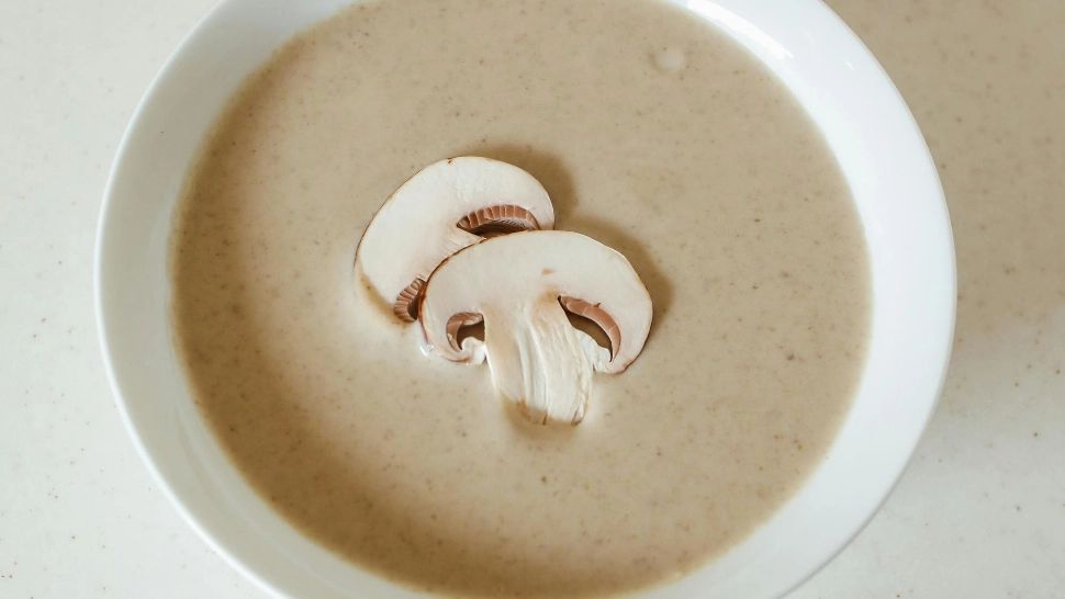 Cum să prepari cea mai gustoasă supă-cremă de ciuperci. Ingredientul care îi conferă o savoare aparte