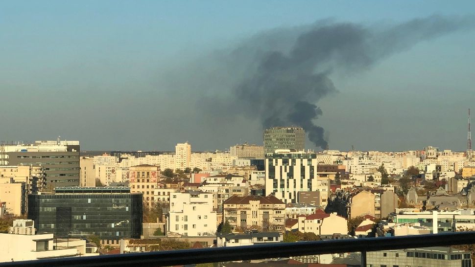 Incendiu de proporții la un depozit în Voluntari. 12 mașini de pompieri se luptă cu flăcările. A fost trimis un mesaj Ro-Alert FOTO/VIDEO