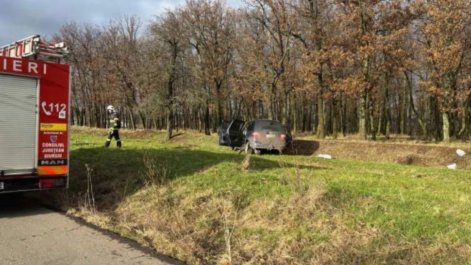 Accident pe DC 142 la intrarea în localitatea Letca Veche, judeţul Giurgiu. Trei persoane au fost transportate la spital 