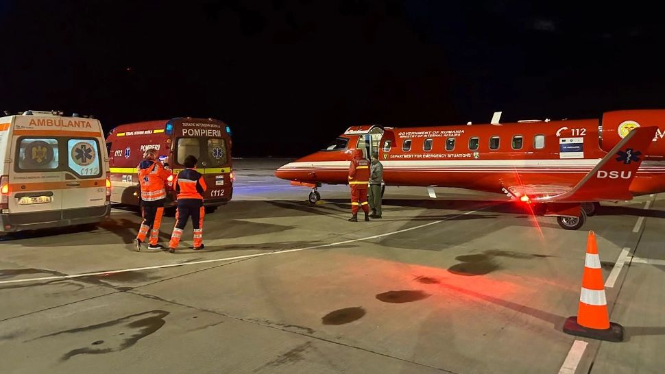 Două fetițe de 2 ani și de 8 ani, transportate de urgență cu avionul de la Botoșani la București. Aveau arsuri pe 60% din suprafața corpului VIDEO