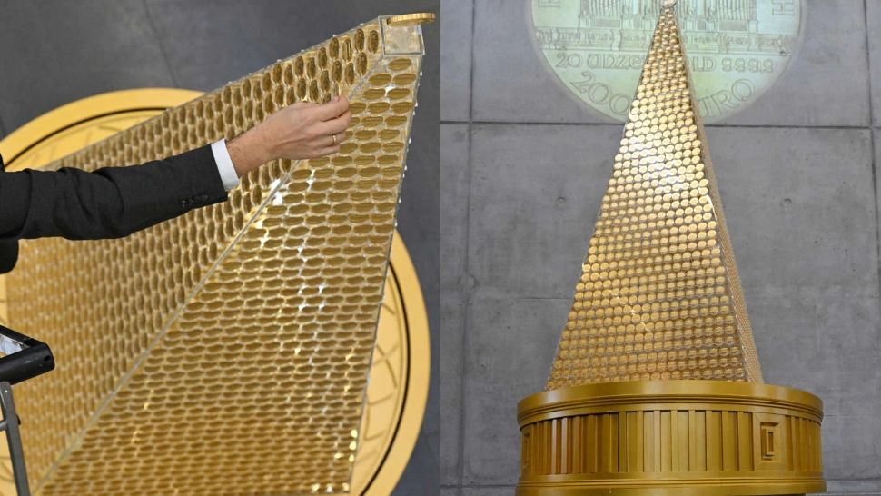 A fost expus cel mai scump pom de Crăciun. Este alcătuit din 2.018 monede de aur și are o valoare estimată de 2,3 milioane de euro