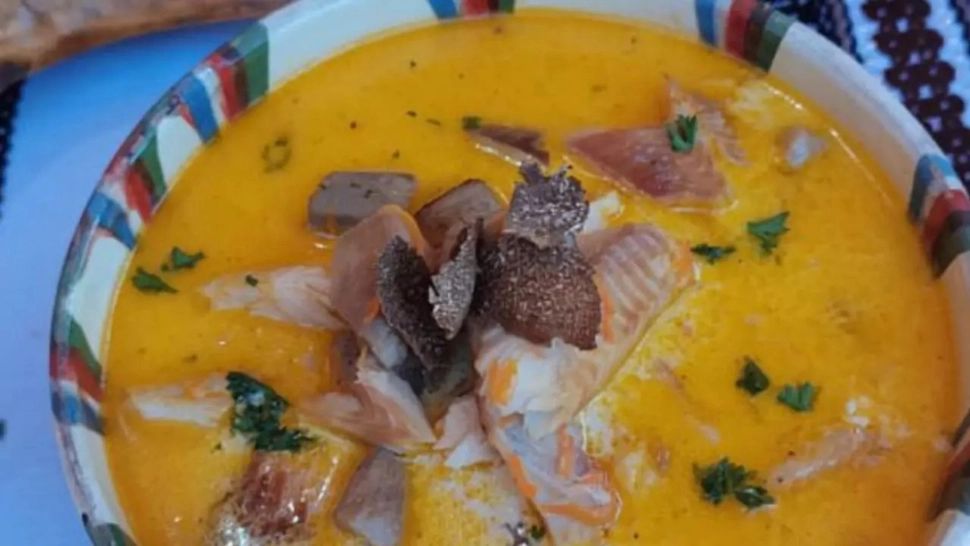 Cum se prepară ciorba ciocăneșteană, deliciul românesc de care turiștii străini s-au îndrăgostit. A devenit marcă înregistrată internaţional