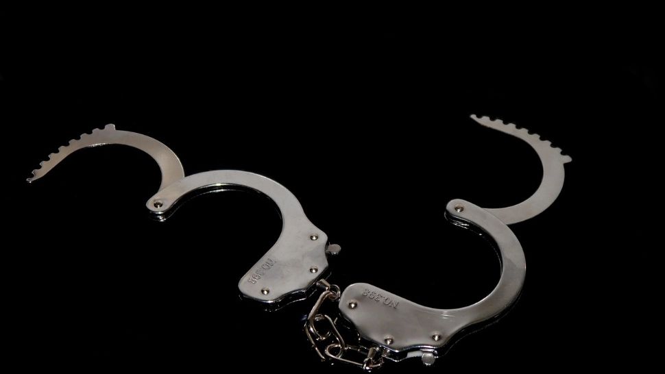 Profesor de sport, ARESTAT într-un dosar de agresiune sexuală. Sesizarea la Poliție a fost făcută de un părinte