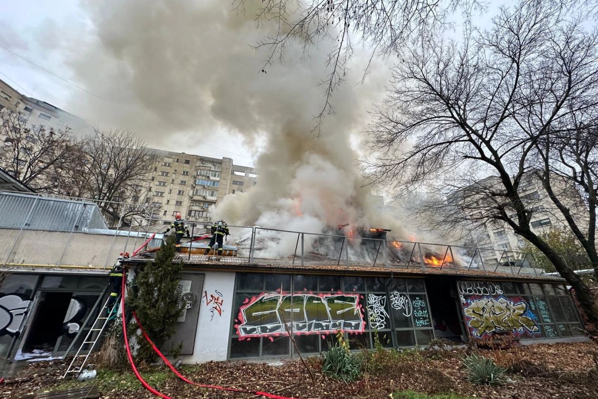 Incendiu violent în centrul Bucureștiului, în apropiere de Calea Victoriei - intervenție masivă a pompierilor - VIDEO